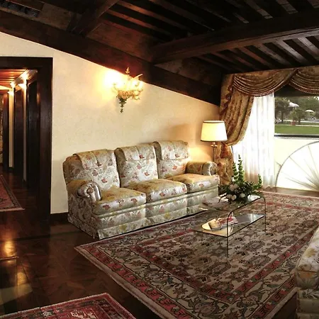Hotel Villa Del Quar-3